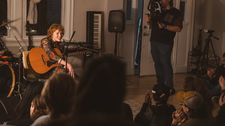 Acoustic set with the audience sitting on the floor
